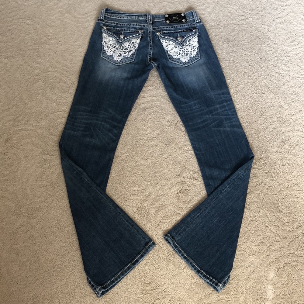 🤘Vintage Miss Me Sz 29 bootcut w/lace pockets & Chinese white stitching EUC!!